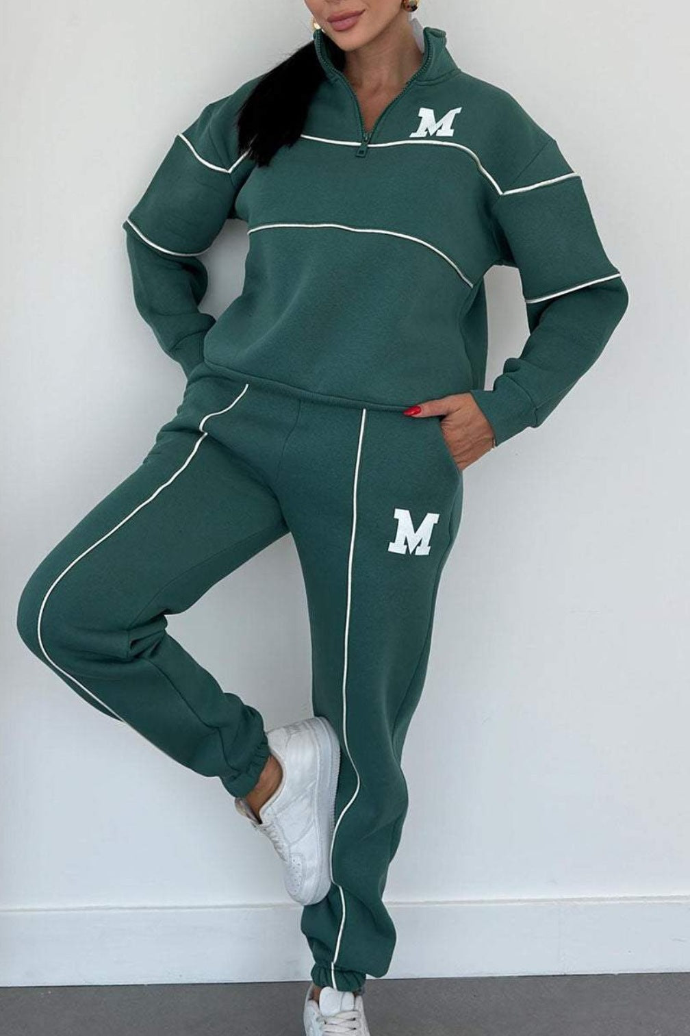 Womens Baggy Style Sweatsuit With Fine Finish