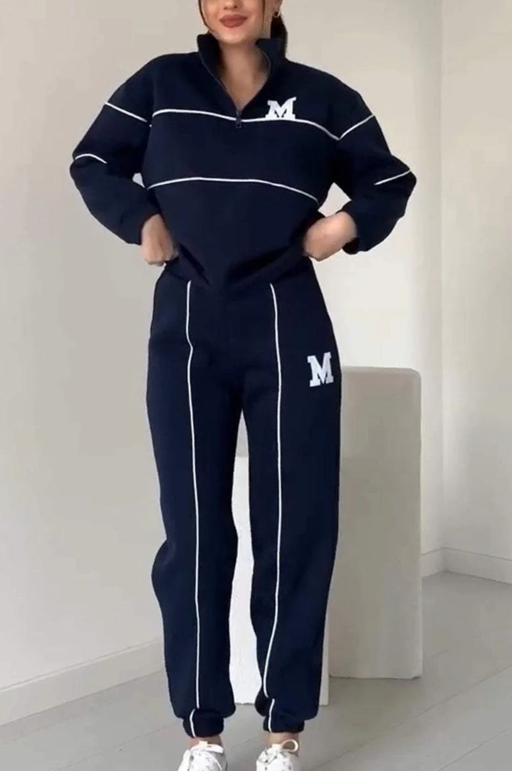 Womens Baggy Style Sweatsuit With Fine Finish