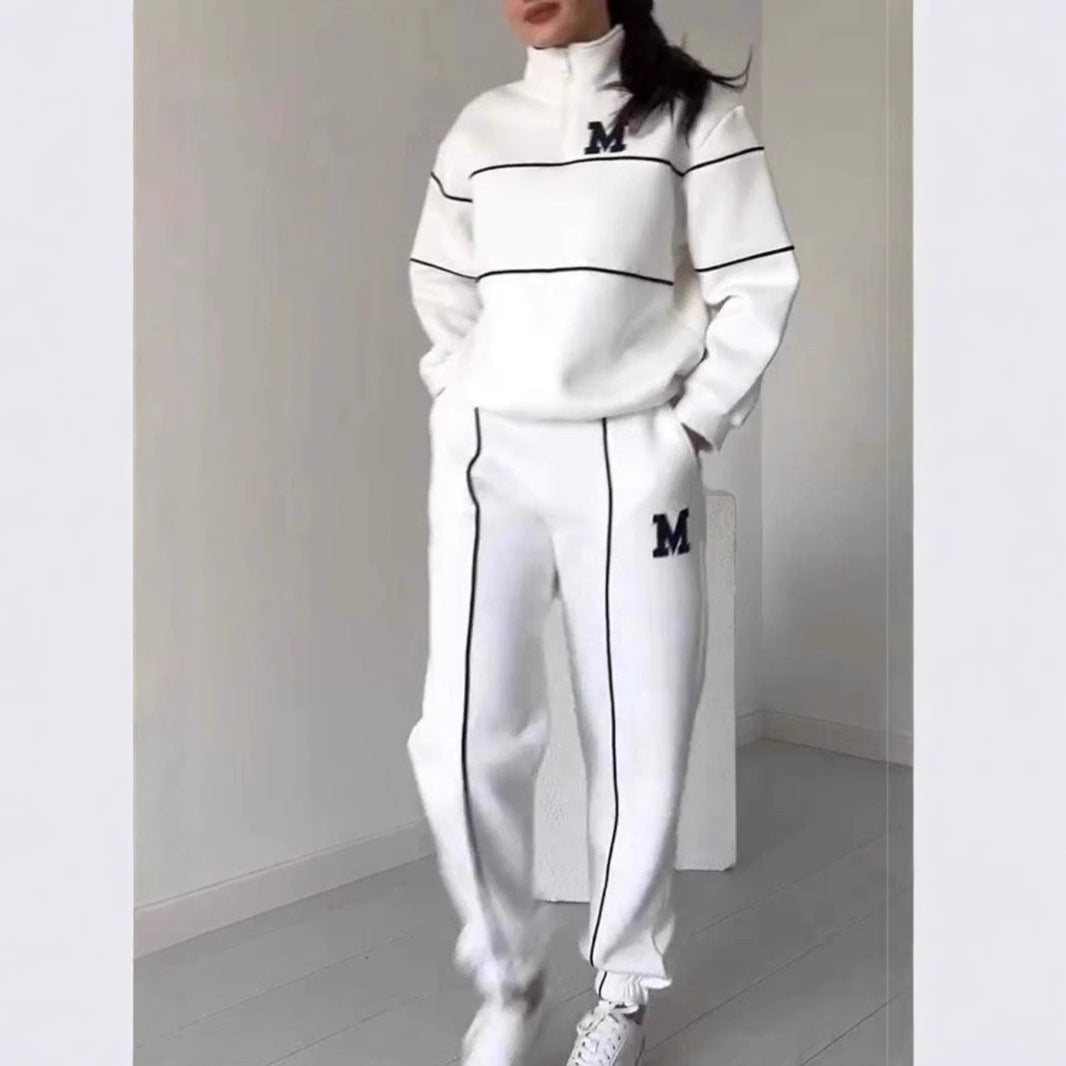 Womens Baggy Style Sweatsuit With Fine Finish