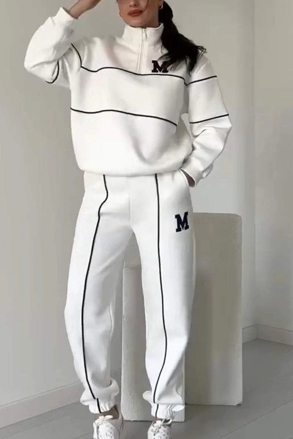 Womens Baggy Style Sweatsuit With Fine Finish